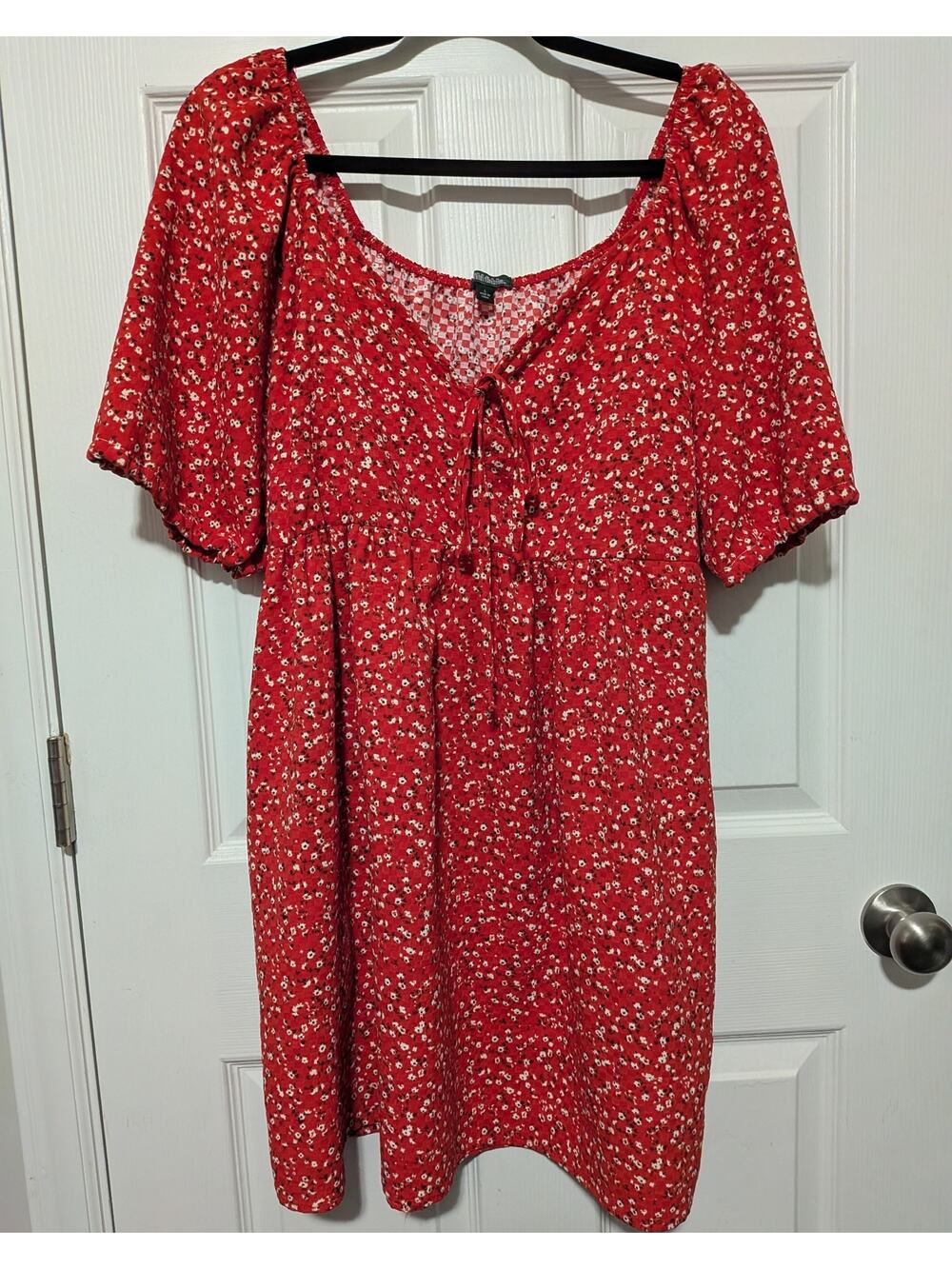 Wild Fable Sz XL Mini Dress red w/ white and black floral pattern EUC